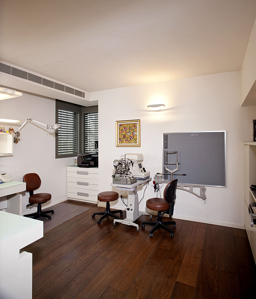 A Penthouse Location: Tel Aviv Architect: Dorith Jaffe Kaminker Photography: Binyamin Adam