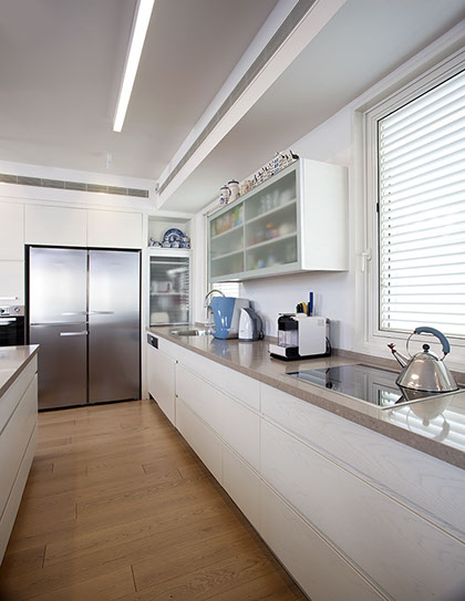 A Penthouse Location: Tel Aviv Architect: Dorith Jaffe Kaminker Photography: Binyamin Adam