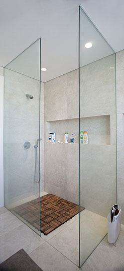 A Penthouse Location: The Mediterranean Sea Architect: Dorith Jaffe Kaminker Photography: Binyamin Adam