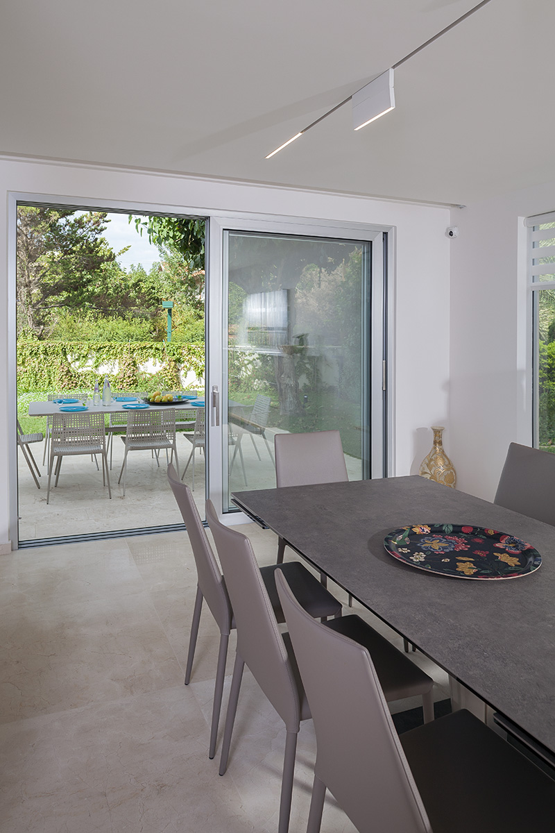 A Penthouse Location: Tel Aviv Architect: Dorith Jaffe Kaminker Photography: Binyamin Adam