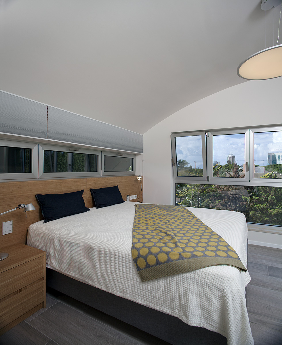 A Penthouse Location: Tel Aviv Architect: Dorith Jaffe Kaminker Photography: Binyamin Adam