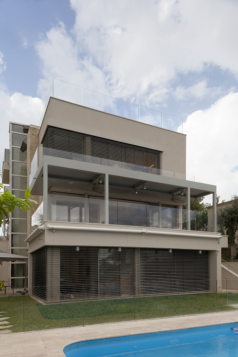 A Penthouse Location: Tel Aviv Architect: Dorith Jaffe Kaminker Photography: Binyamin Adam