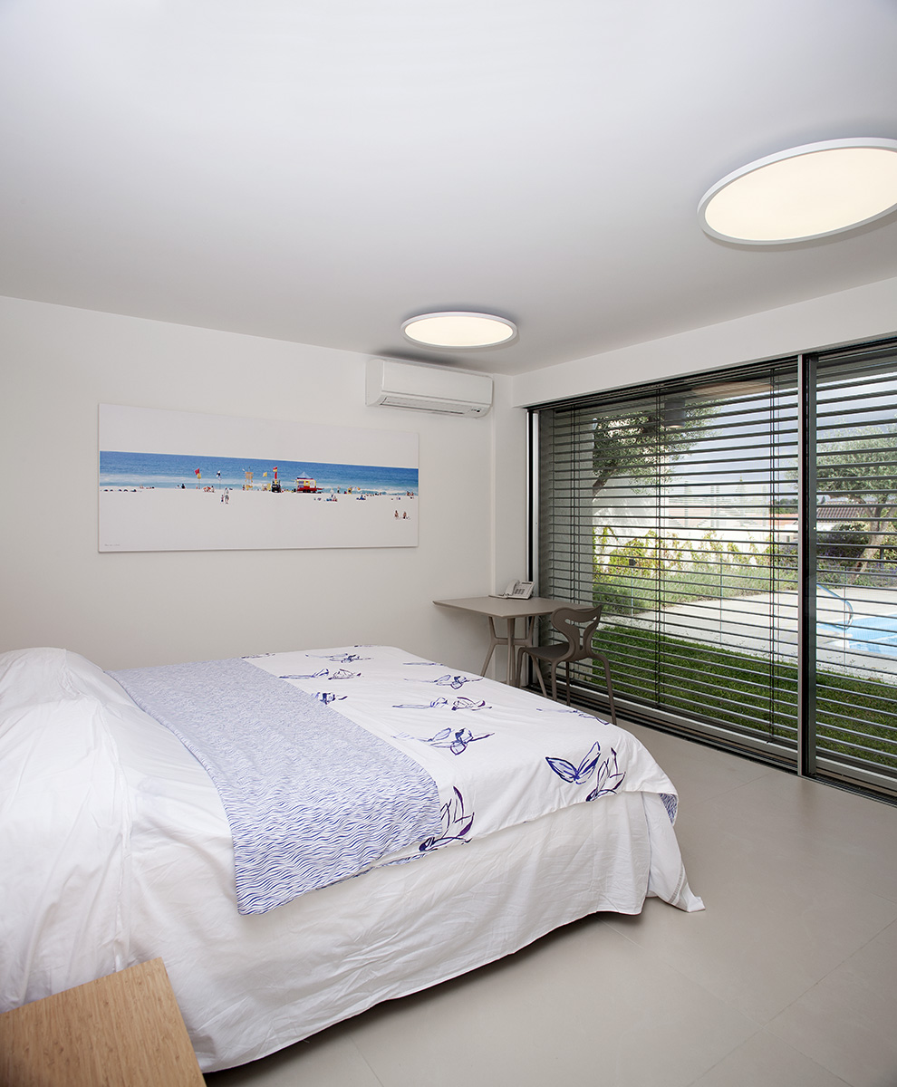 A Penthouse Location: Tel Aviv Architect: Dorith Jaffe Kaminker Photography: Binyamin Adam