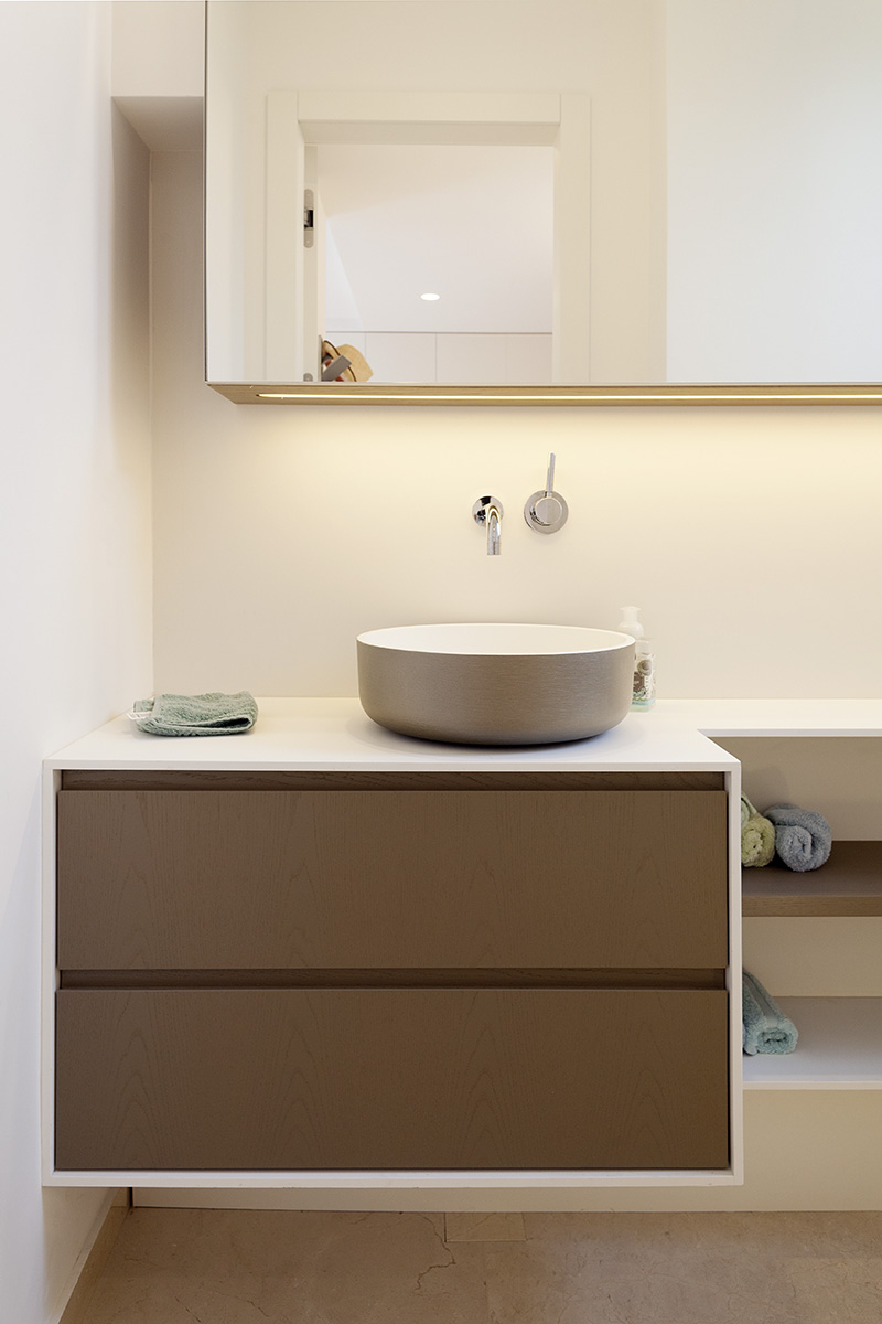 A Penthouse Location: Tel Aviv Architect: Dorith Jaffe Kaminker Photography: Binyamin Adam