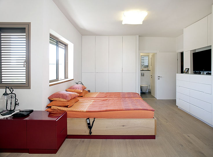 A Penthouse Location: Tel Aviv Architect: Dorith Jaffe Kaminker Photography: Binyamin Adam