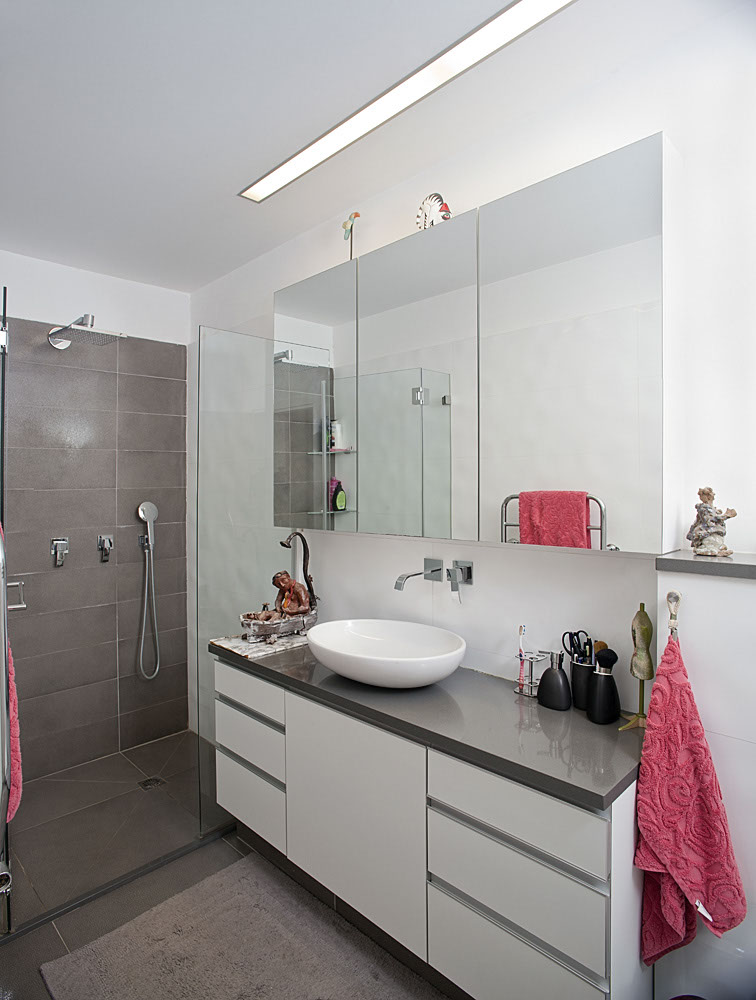 A Penthouse Location: Tel Aviv Architect: Dorith Jaffe Kaminker Photography: Binyamin Adam