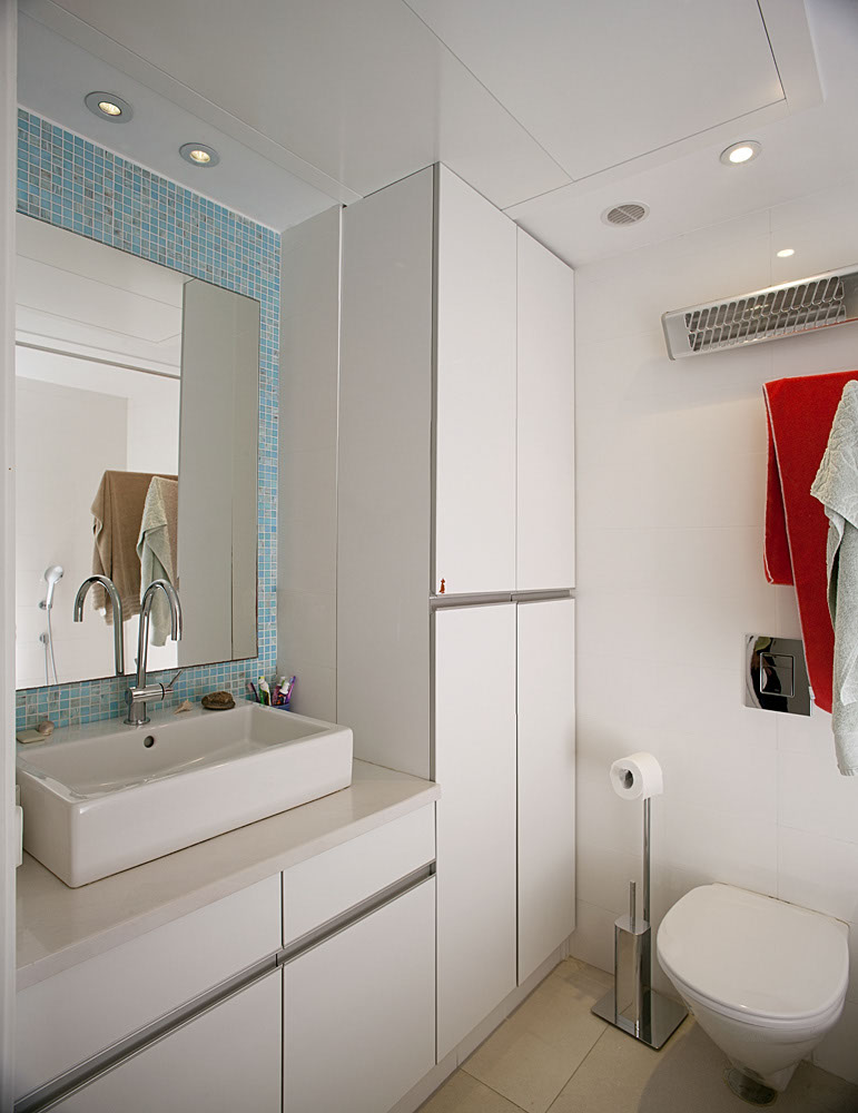 A Penthouse Location: Tel Aviv Architect: Dorith Jaffe Kaminker Photography: Binyamin Adam