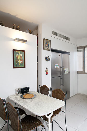 A Penthouse Location: Tel Aviv Architect: Dorith Jaffe Kaminker Photography: Binyamin Adam